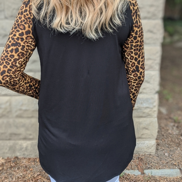 Animal Print Raglan Top - Picture 2 of 4